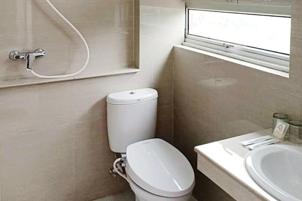 Twospaces Living At Maximus Inn Palembang Buitenkant foto